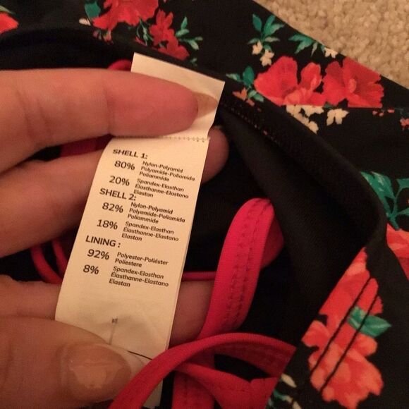 NWT CUPSHE Black and Red Floral One piece - Picture 8 of 8